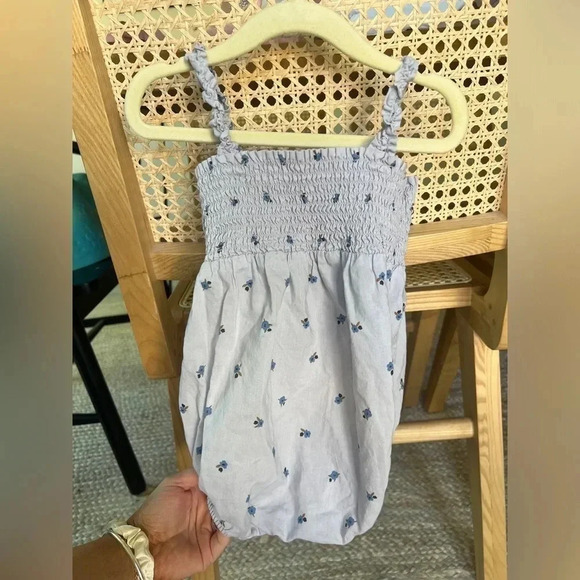 H&M bubble romper Smocked floral periwinkle onesie sleeveless - Picture 2 of 4